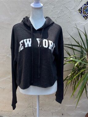 Cropped Black 'New York' Pullover Hoodie